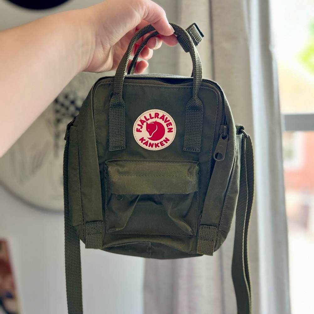 Fjallraven Kanken mini crossbody